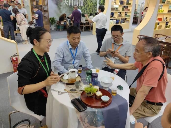 有关于以茶为媒 共促发展 九清农业助力共富进行时的信息(5)