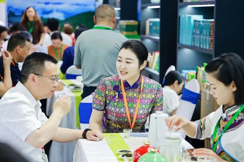 关于凝聚接续奋进之力 谱写茶业发展新篇——恩施硒茶（恩施玉露、利川红）亮相第五届中国国际茶叶博览会的资讯