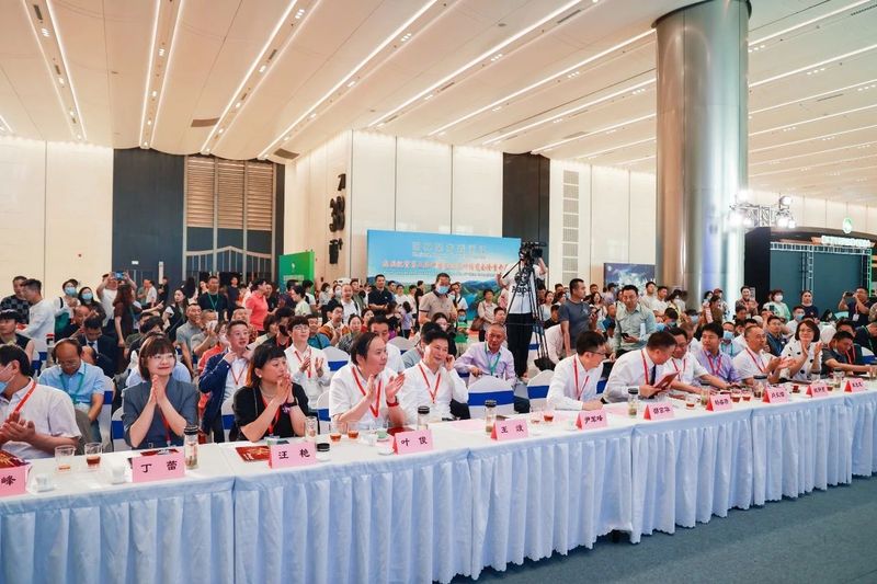 关于凝聚接续奋进之力 谱写茶业发展新篇——恩施硒茶（恩施玉露、利川红）亮相第五届中国国际茶叶博览会的资讯(2)