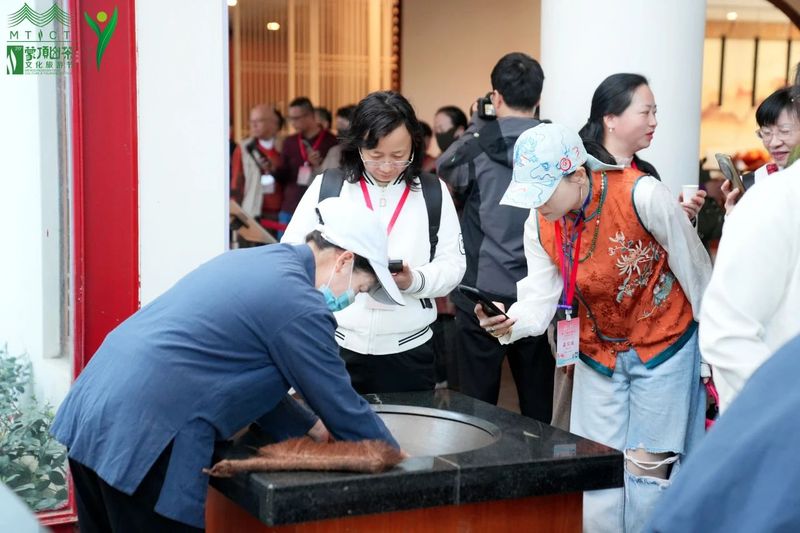 有关于世界百位茶人祭茶祖、上春山、访藏茶的最新消息(4)