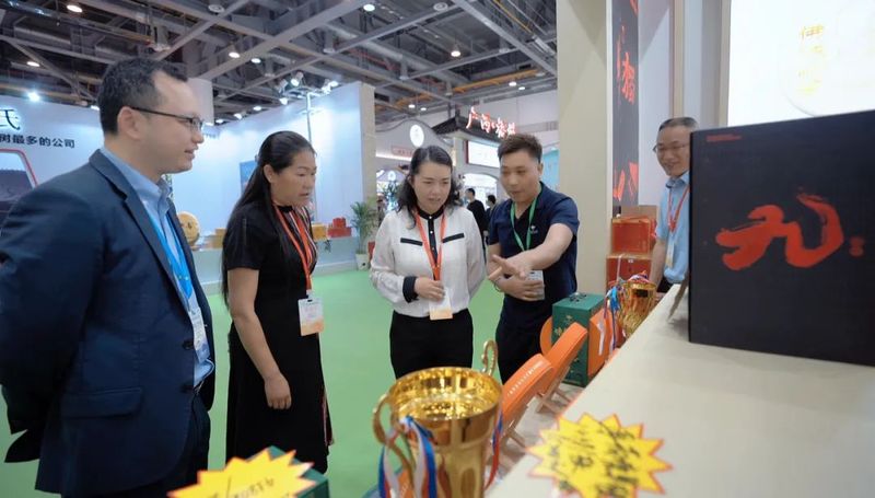 关于勐海好茶“亮相”第五届中国国际茶叶博览会 ——政府“发力”助推云茶新发展的新闻(2)