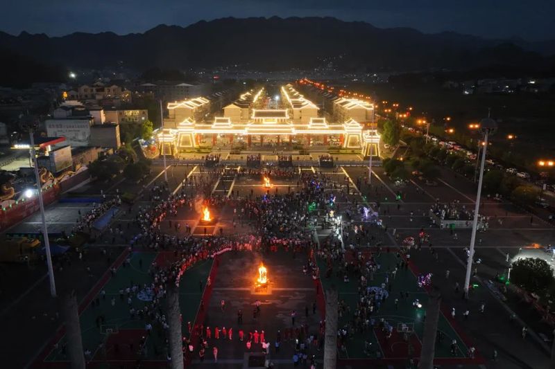 有关于贵州贡茶城百姓大舞台民族文化展示系列活动启动的信息(1)