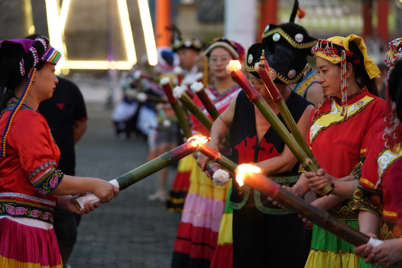 有关于贵州贡茶城百姓大舞台民族文化展示系列活动启动的信息(4)