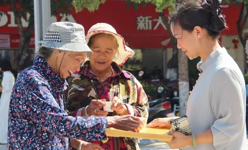 有关于勐海县举办2023年“茶和天下 共享非遗”公益奉茶活动的内容(4)