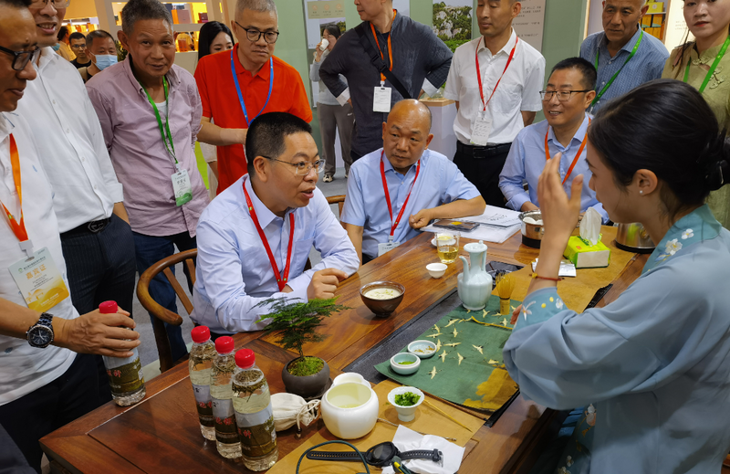 有关于胡立左局长视察中国国际茶叶博览会温州展区并主持召开温州茶产业座谈会的最新消息
