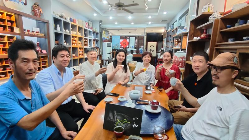 关于2023年国际茶日暨第十五届全民饮茶日广东区域活动启动仪式在广东芳村茶叶城隆重举行的内容(7)