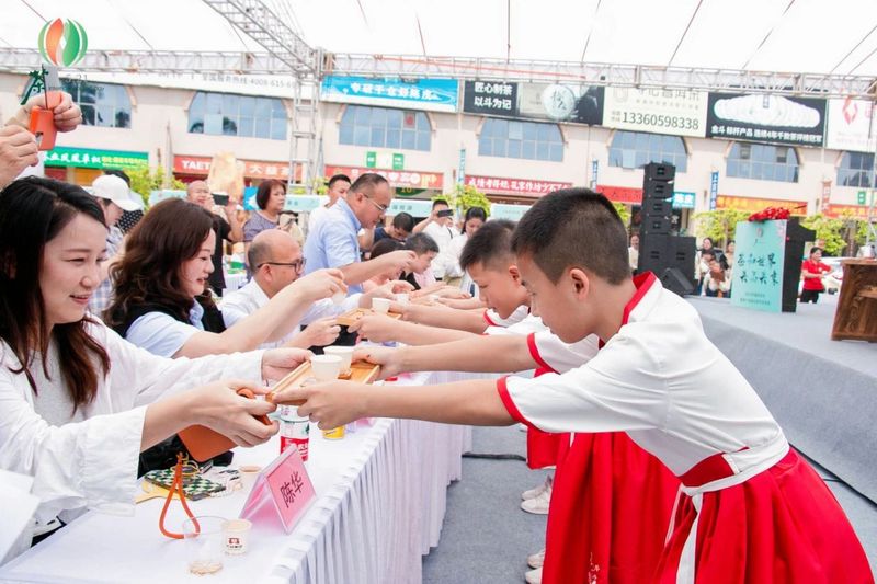 关于2023年国际茶日暨第十五届全民饮茶日广东区域活动启动仪式在广东芳村茶叶城隆重举行的内容(10)