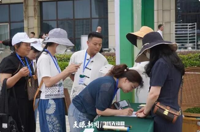 关于全省163名制茶选手齐聚普定比拼手工制茶、古树茶加工技能的相关信息(1)