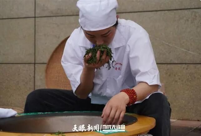 关于全省163名制茶选手齐聚普定比拼手工制茶、古树茶加工技能的相关信息(6)