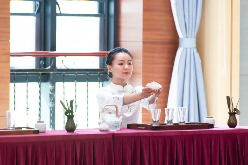 有关于“国际茶日”话豫茶座谈会 一片神奇树叶，带动千亿大产业的新闻(12)