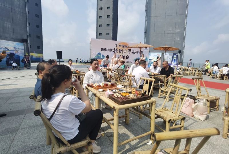 关于全市各地联动迎接“国际茶日”　广邀共饮梧州六堡茶的新闻