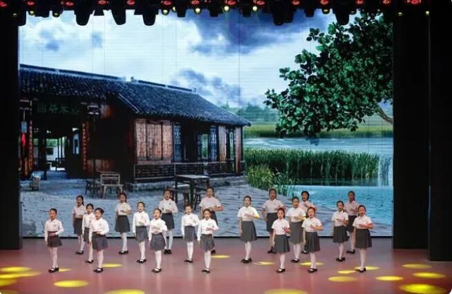 关于迎接国际茶日，“小茶人”展示学习成果的消息(6)