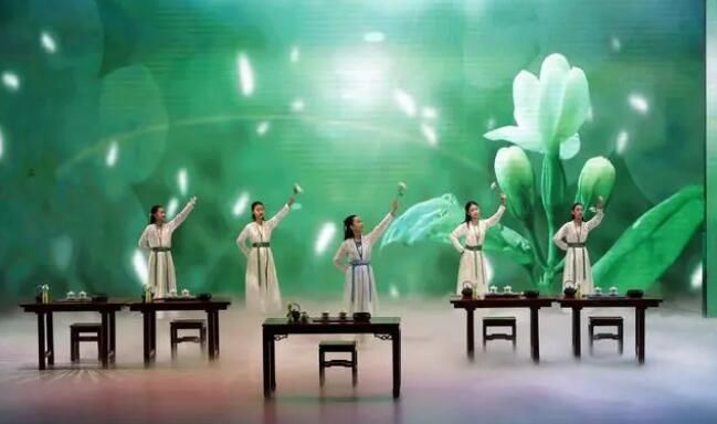 关于迎接国际茶日，“小茶人”展示学习成果的消息(1)