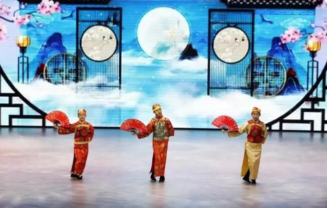 关于迎接国际茶日，“小茶人”展示学习成果的消息(5)