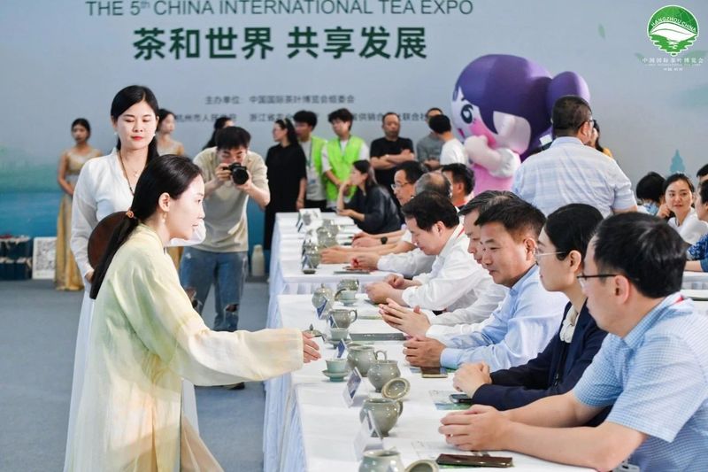 有关于品在上虞 翠茗飘香——“上虞翠茗”茶叶公用品牌专场推介会在杭举行的最新消息(10)