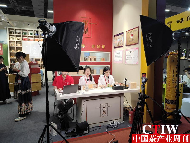 关于广州春季茶博会火爆！中国茶产业迎来“王者归来”的新闻(2)