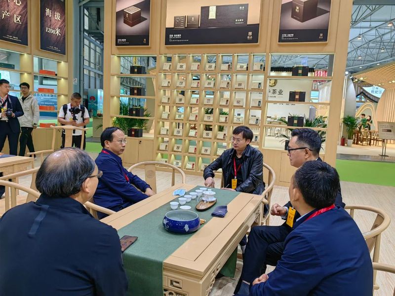 关于雅安国雅藏茶荣获“四川最具影响力茶叶单品”称号的相关内容(8)