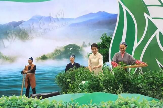 有关于神农寻茶地 茶话巴东红”中国·巴东首届神农茶文化旅游节活动启幕的内容(1)