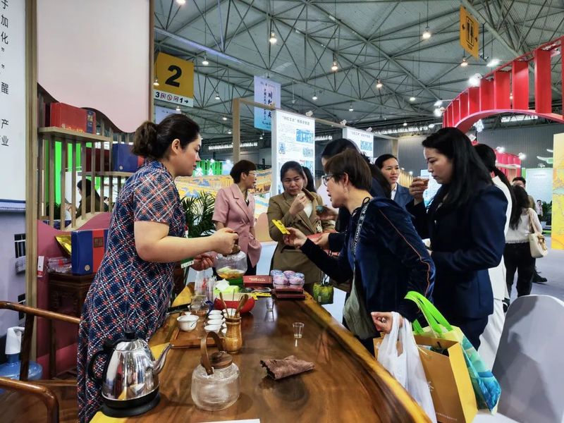 有关于“川红工夫·筠连红茶”荣耀亮相第十二届四川国际茶业博览会的最新消息(5)
