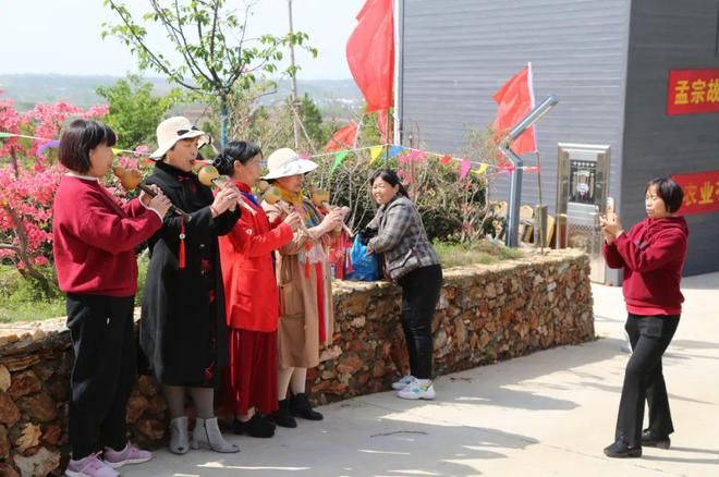 有关于孝昌县孝孟红生态观光茶园成了“网红打卡地”的相关内容(6)