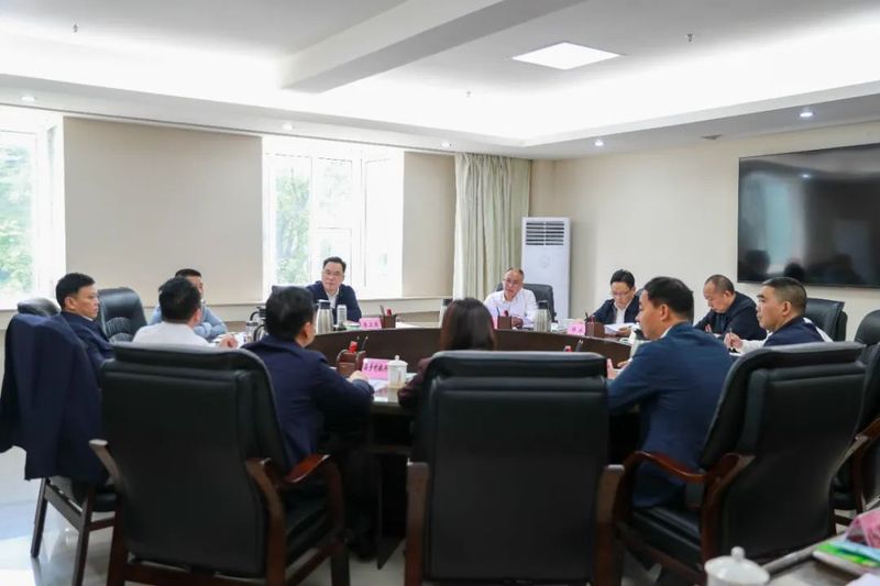 有关于李卫东主持召开2023第12次书记办公会 专题研究我县老鹰茶及茶叶产业发展的新闻