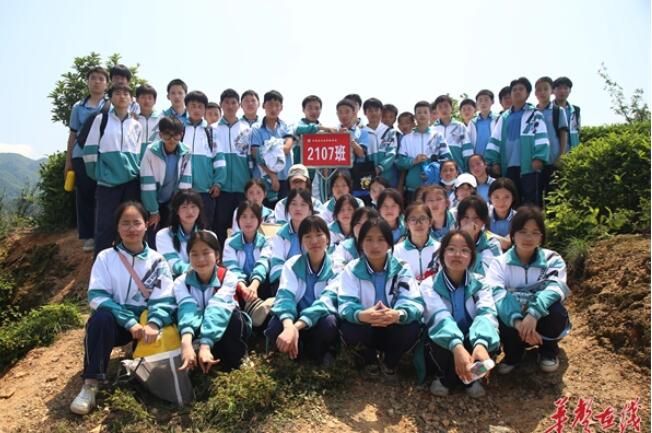 关于沅陵五月好风光 思源学子采茶忙的新闻(3)