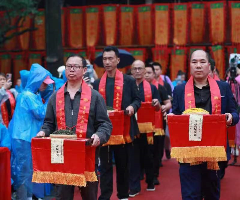 有关于南岳新茶祭祝融 千年风俗祈丰年的消息(3)