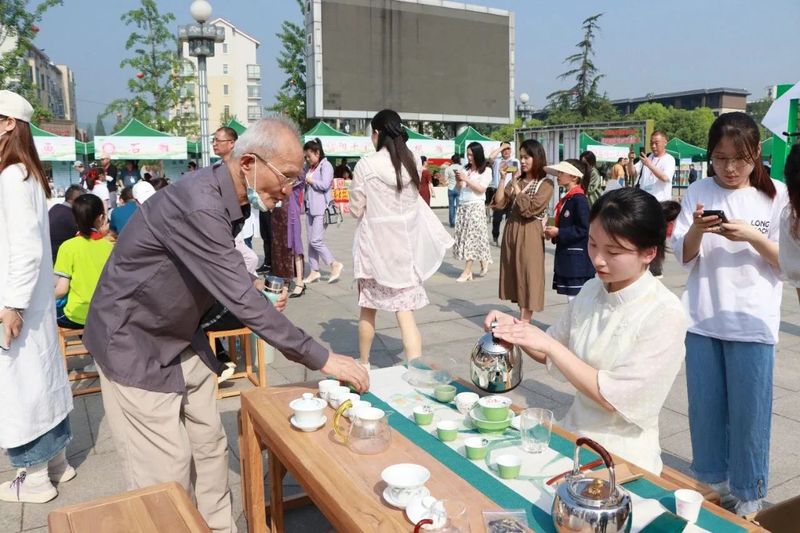 关于苔花如米小 也学杜丹开 —— 信阳市茶文化协会发展侧记的相关内容(12)