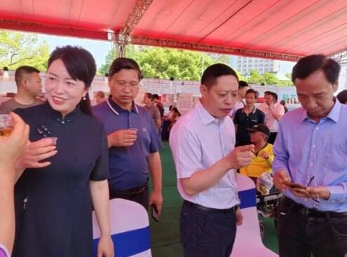 关于第四届娄底全民品茶文化节开幕，发出娄茶“三问，助力茶业三能”的内容(4)