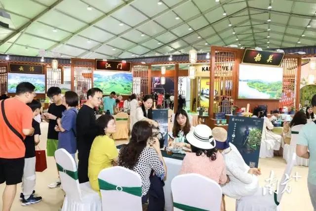 有关于茶叙场景在2023潮州工夫茶大会上呈现的信息(10)