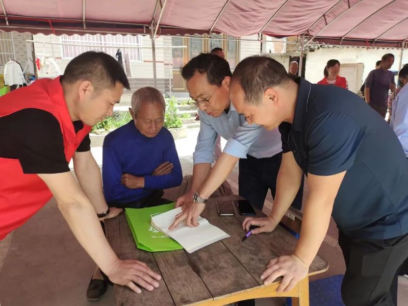 关于姚晓俊带队到西源村调研指导茶园绿色防控、开展支部共建活动的信息