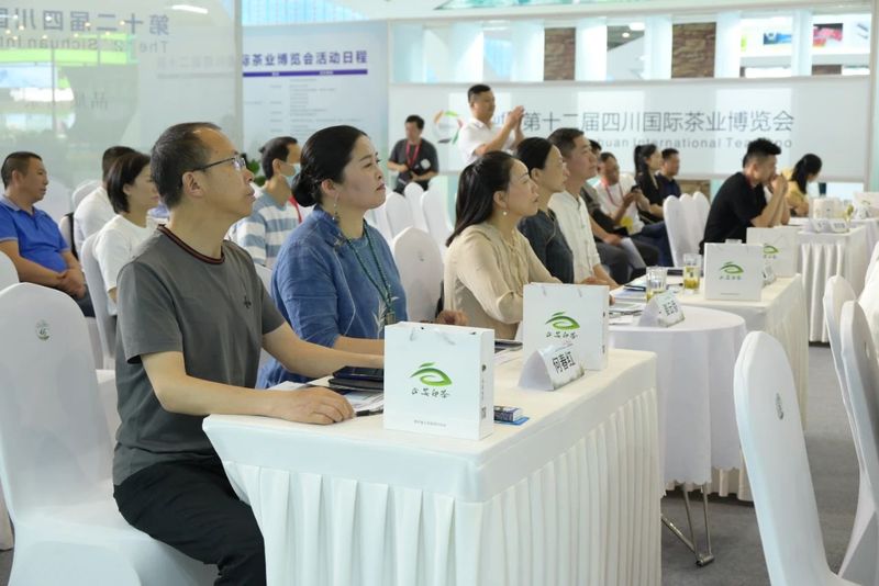关于贵州正安茶产业招商引资推介会在成都茶博会上举行的新闻(1)