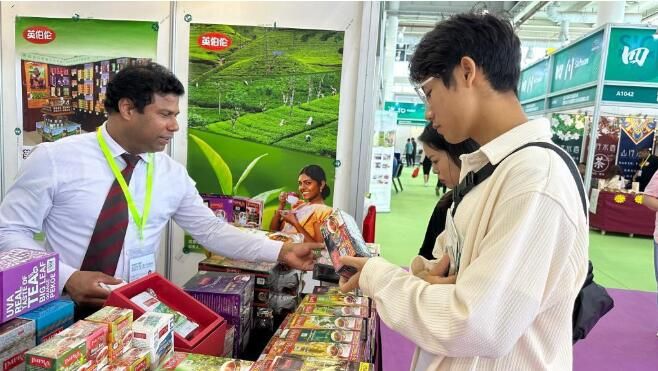 关于厦门茶博会吸引外国茶商觅商机的消息(1)