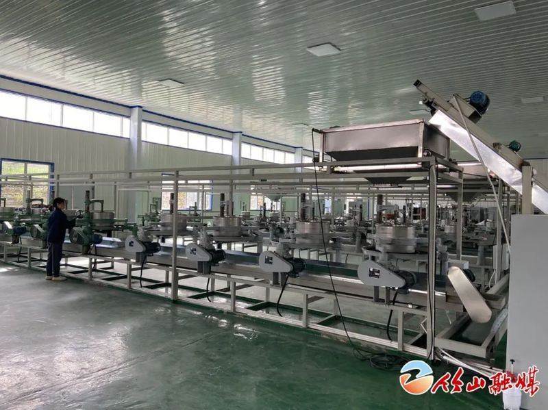 有关于竹山茶“红”出圈，搭乘跨国列车抵达…的新闻(2)