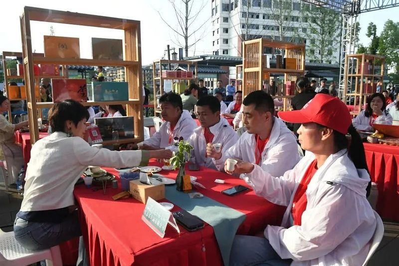 有关于第四届正山小种光泽红茶品鉴会暨核心经销商大会举办的新闻(7)