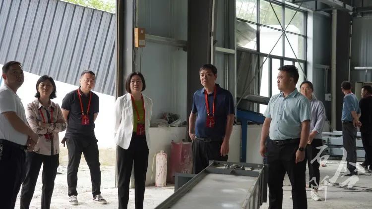 有关于县人大调研组调研石阡县茶产业发展的消息(1)