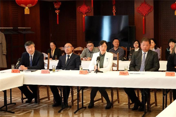 有关于四川青年茶人欧盟使团开讲茶文化的相关内容(1)