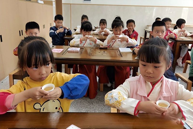 有关于四川曼韵茶学堂：以茶礼教育助青少儿健康成长的相关信息(2)
