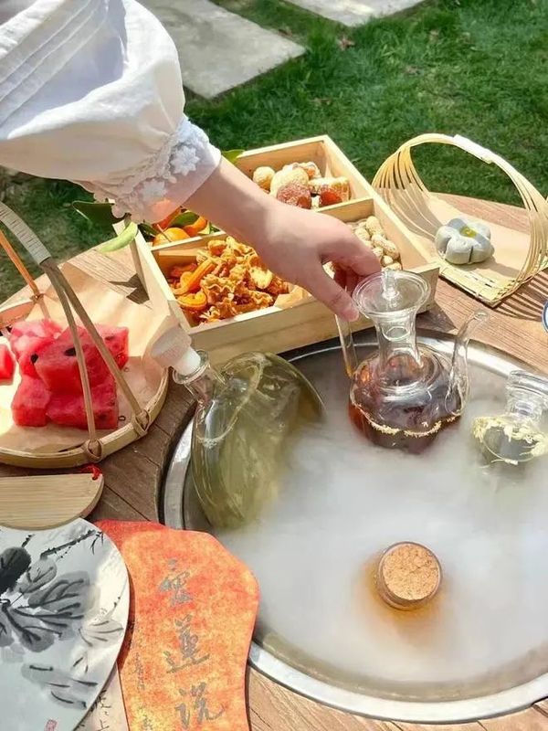 有关于夏天也围炉，新晋顶流“围炉冰茶”席卷年轻人社交圈的相关内容(5)