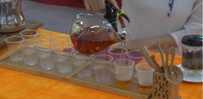 关于凤庆县举办首届持茶论道斗茶大赛的新闻(1)