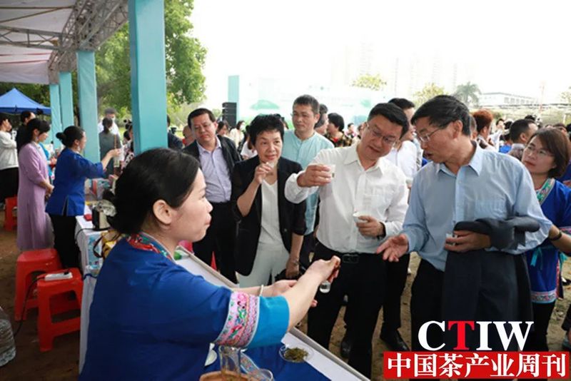 关于2023年广西国际茶日暨第十五届全民饮茶日在南宁八桂田园举办的新闻(3)