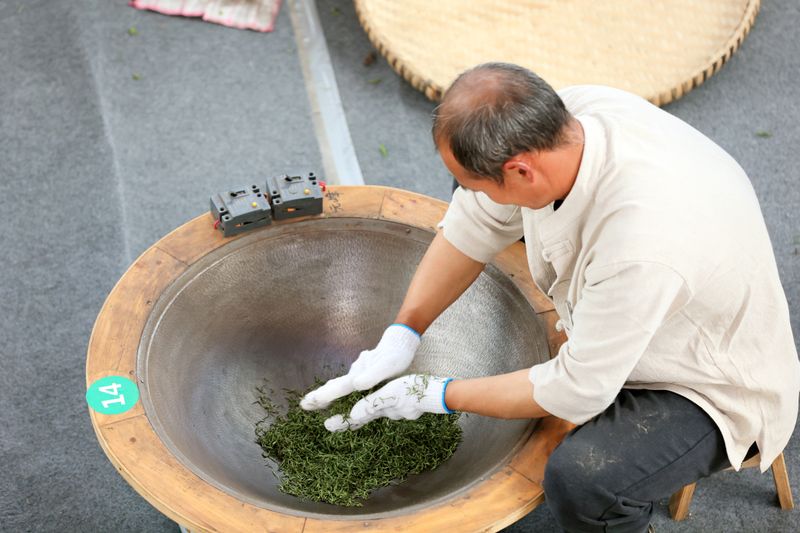 有关于2024中国沐川紫茶大会手工制茶比赛举行的相关内容(4)