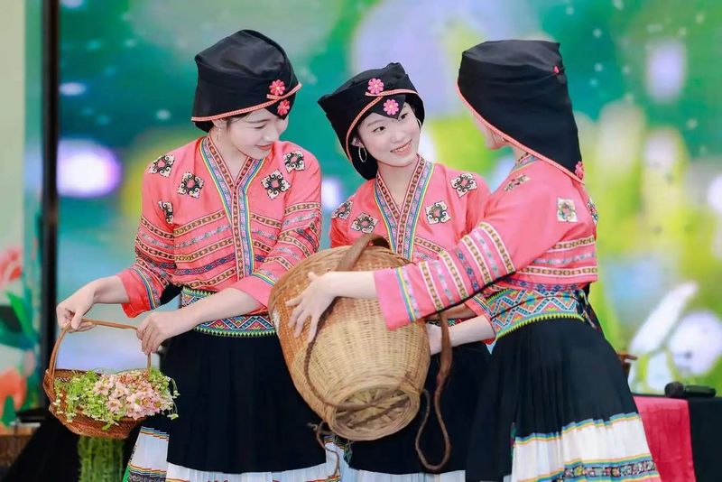 有关于民族风，中国茶；中国茶，世界品——首届民族茶艺大赛在景宁畲族自治县举行的资讯(26)