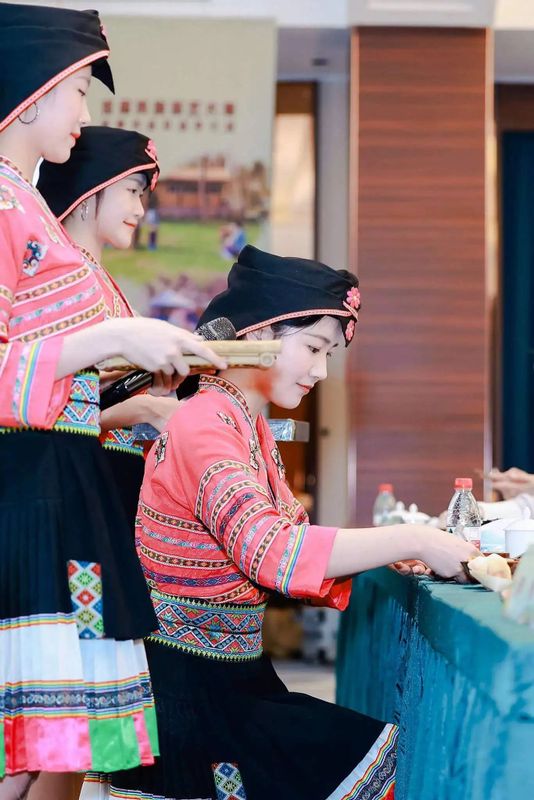 有关于民族风，中国茶；中国茶，世界品——首届民族茶艺大赛在景宁畲族自治县举行的资讯(35)