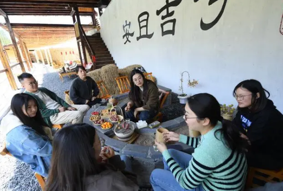 关于春到余村 茶园吐新的信息(15)