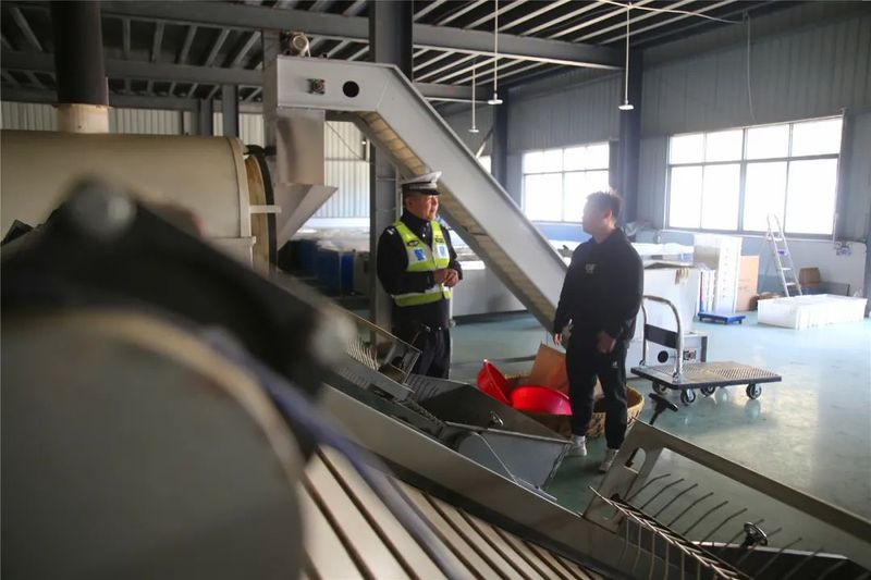 有关于广德公安交警“四个强化”护航采茶季助春茶飘香的相关内容(1)