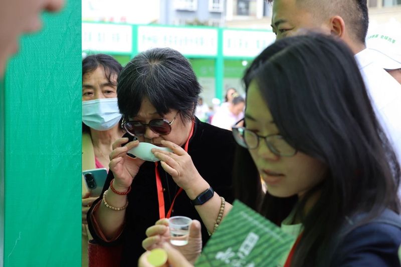 关于共品佳茗 共谋发展！第15届贵州茶产业博览会今日在湄潭开幕的信息(4)