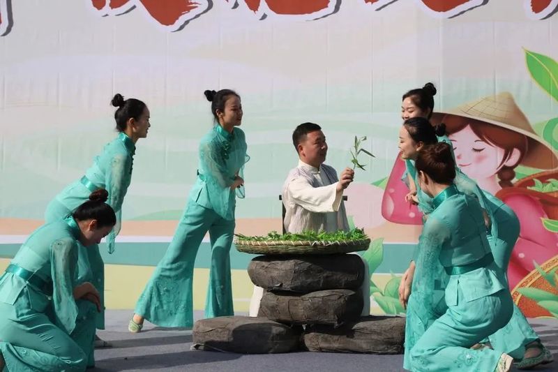 关于传承匠心，云集赛茶！2023年镇巴毛尖手工制作技能大赛开赛的新闻(7)