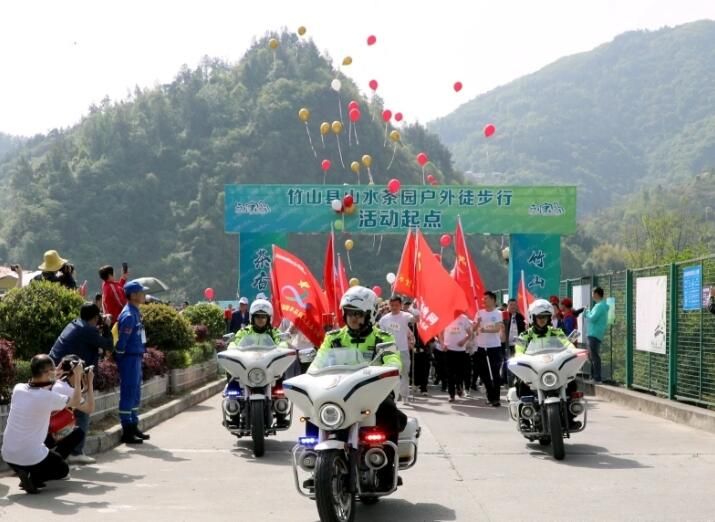 有关于湖北竹山：千人徒步“丈量”山水茶园的最新消息(4)