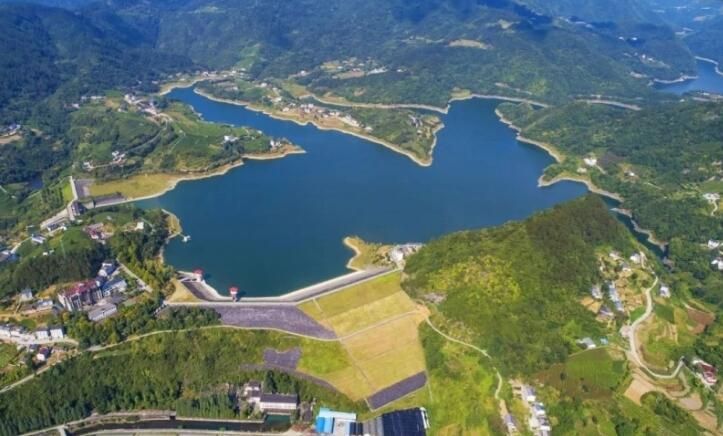 有关于湖北竹山：千人徒步“丈量”山水茶园的最新消息(6)